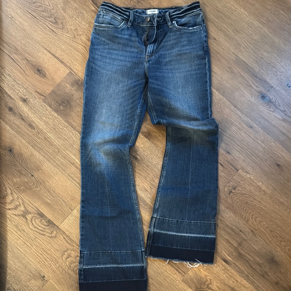 Wrangler Modern Fit Exaggerated Bootcut with raw hem